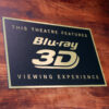 Schild in Schwarz-Gold mit dem Blu-ray 3D Logo